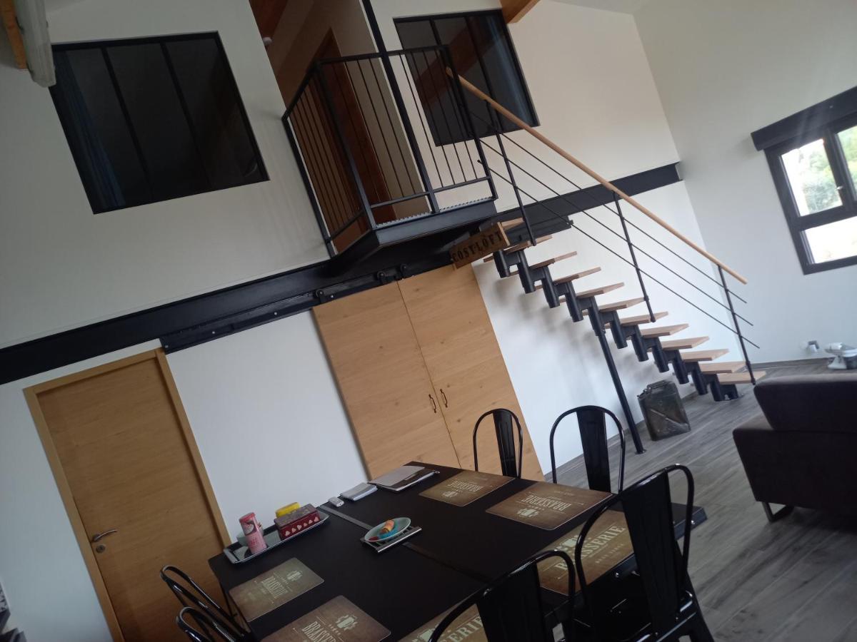 Villa COSY-LOFT Industriel , jacuzzi , WIFI , 6 personnes max à Aigues-Vives  Extérieur photo