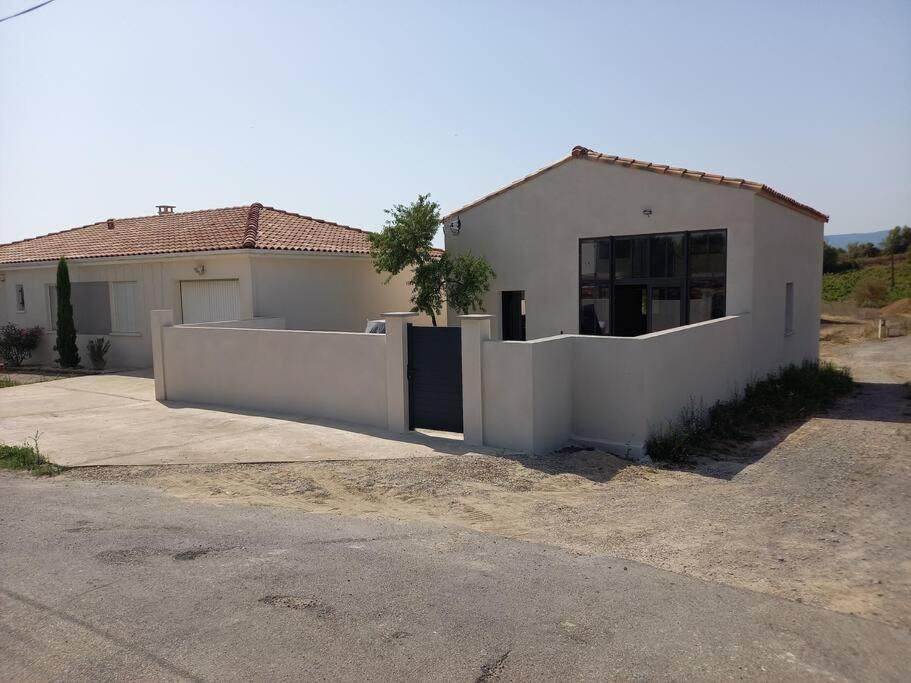 Villa COSY-LOFT Industriel , jacuzzi , WIFI , 6 personnes max à Aigues-Vives  Extérieur photo